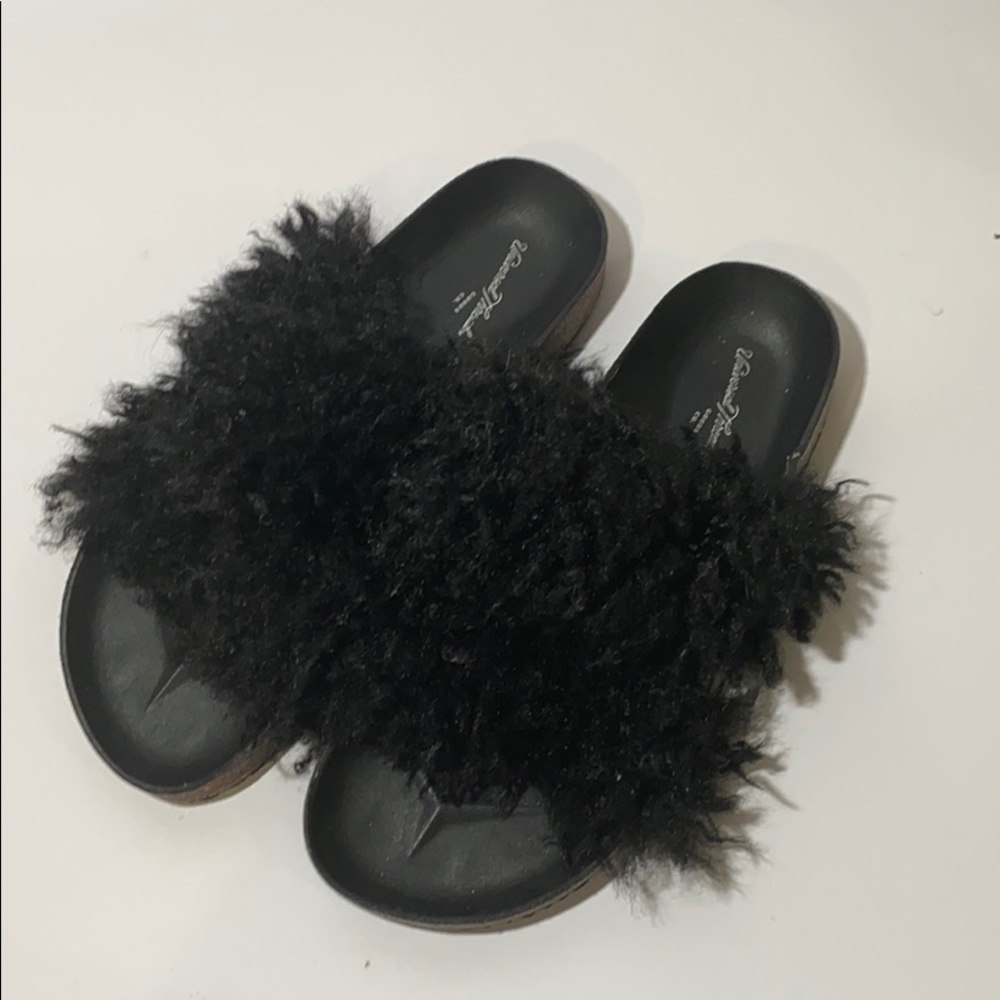 Universal Threads Fuzzy Slides - Picture 2 of 4